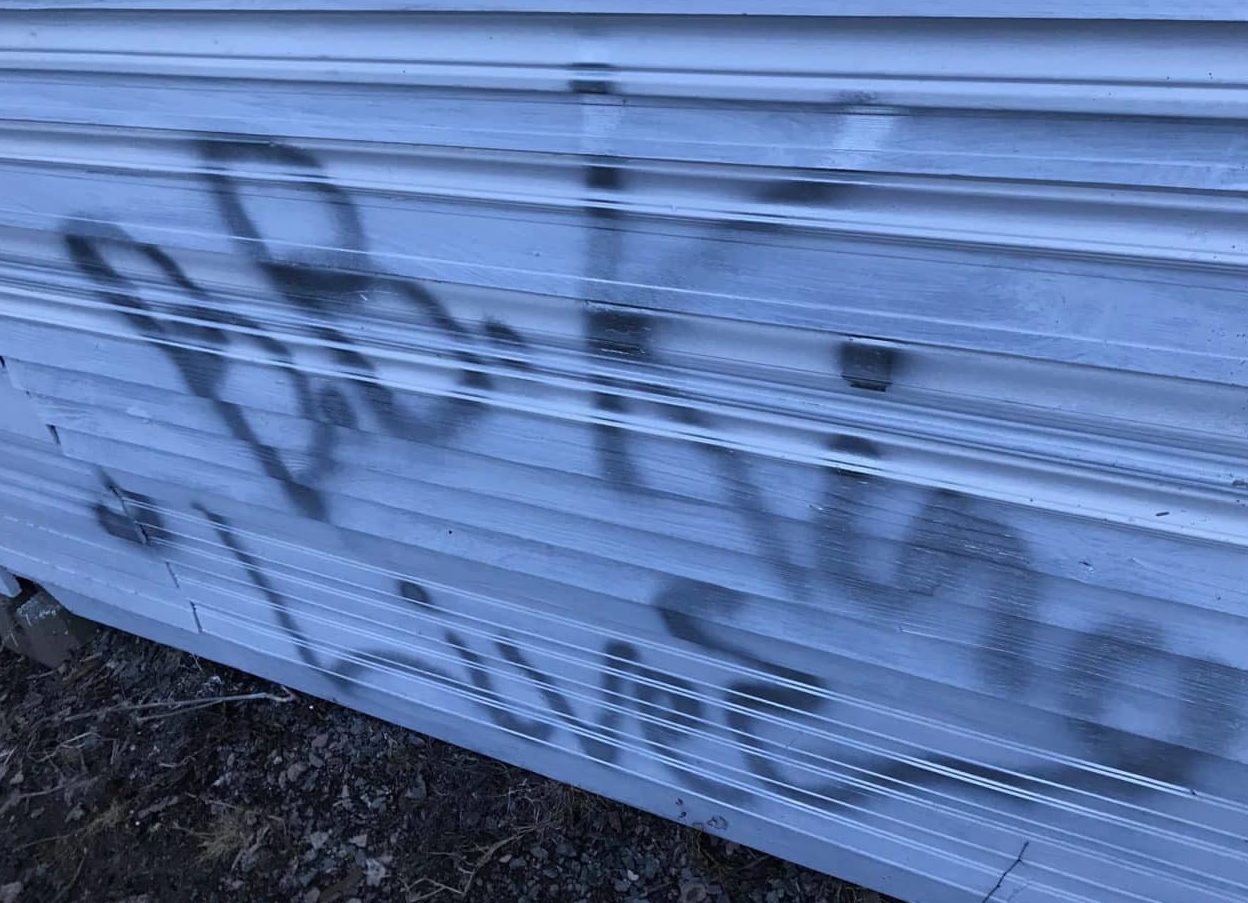 How to Remove Spray Paint from Vinyl Siding